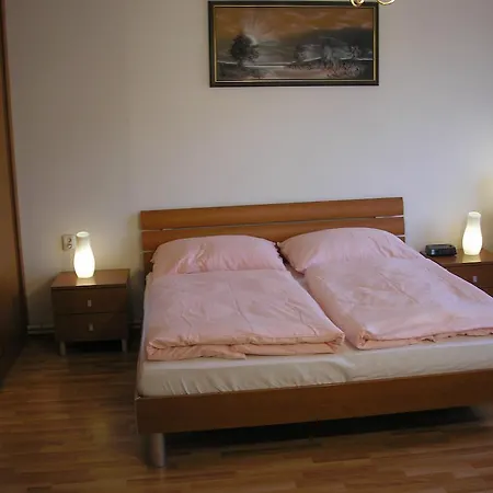Grand 220M2 Old Town Apartment, 5Br,2Ba,2Wc, Sleeps Up To 15 Bratislava