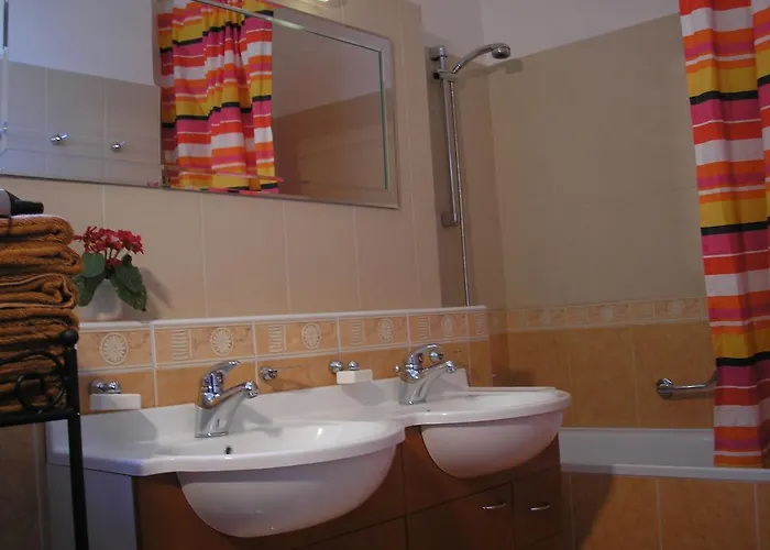 Up To 17 * براتسيلافا